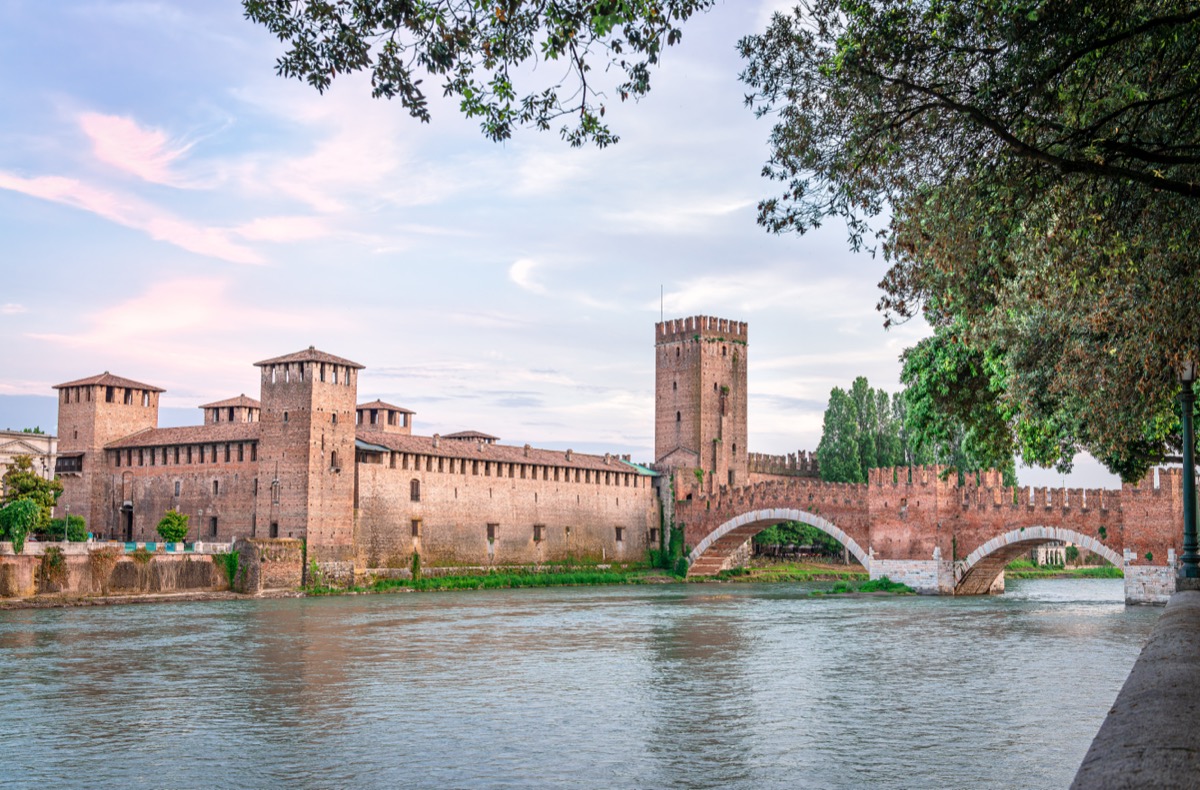 Castelvecchio und die Ponte Scaligero über die Etsch in Verona