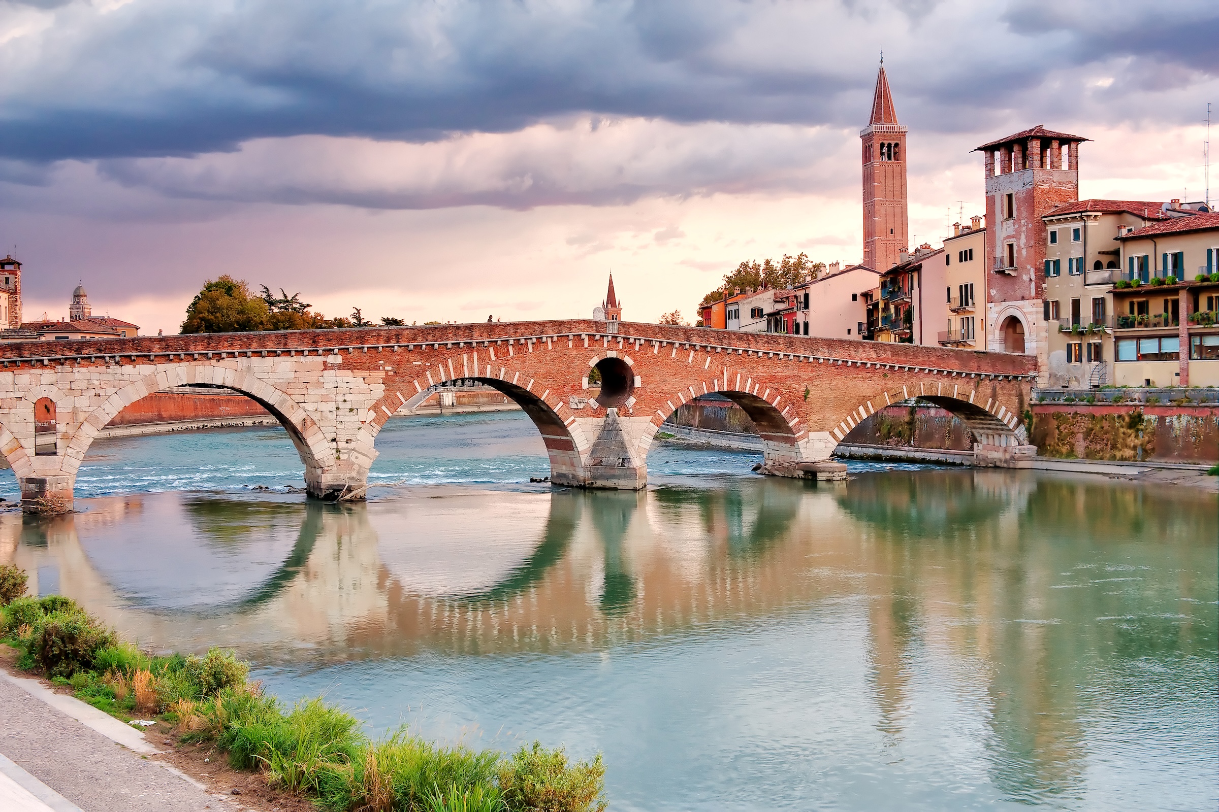 Ponte Pietra über die Etsch