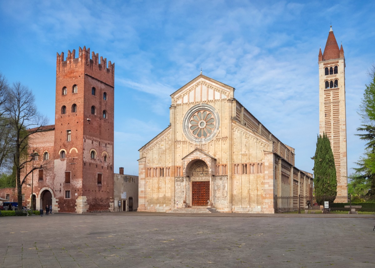 Romanische Fassade der Basilica di San Zeno Maggiore in Verona